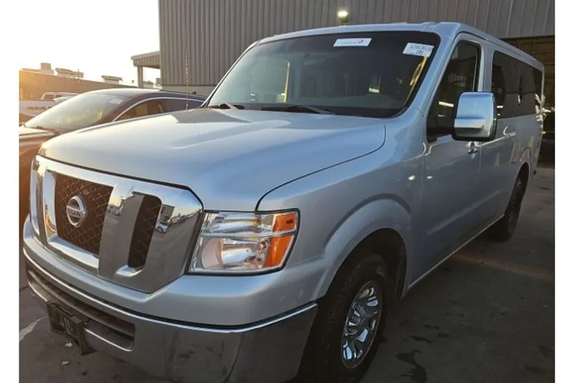 2018 Nissan NV3500 HD SV photo 1