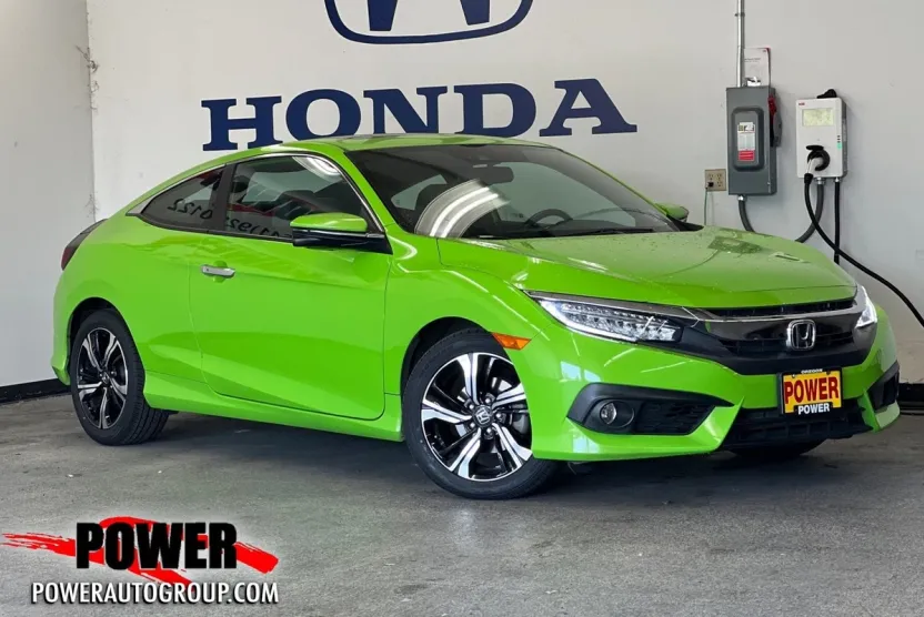 2018 Honda Civic Touring photo 1