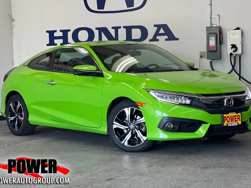 2018 Honda Civic Touring photo 1