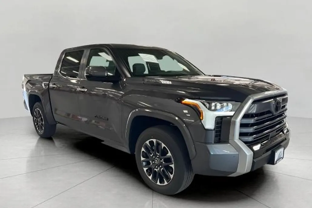2025 Toyota Tacoma 4x4 SR5 photo 1