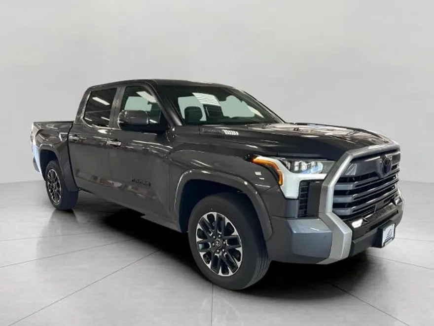 2025 Toyota Tacoma 4x4 SR5 photo 1