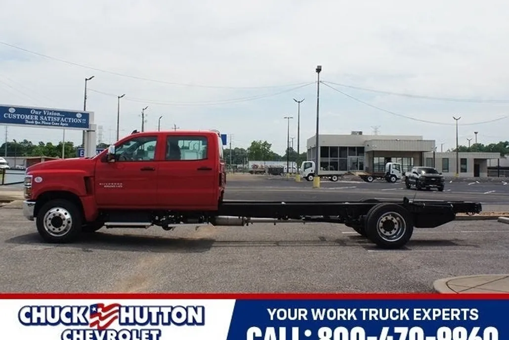 2024 Chevrolet Silverado 6500HD LT photo 1