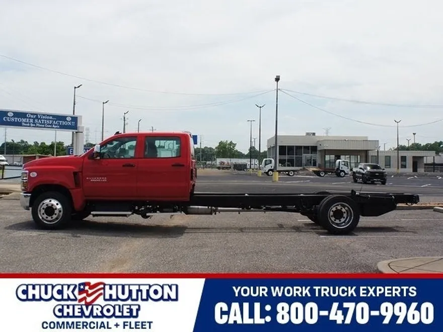 2024 Chevrolet Silverado 6500HD LT photo 1