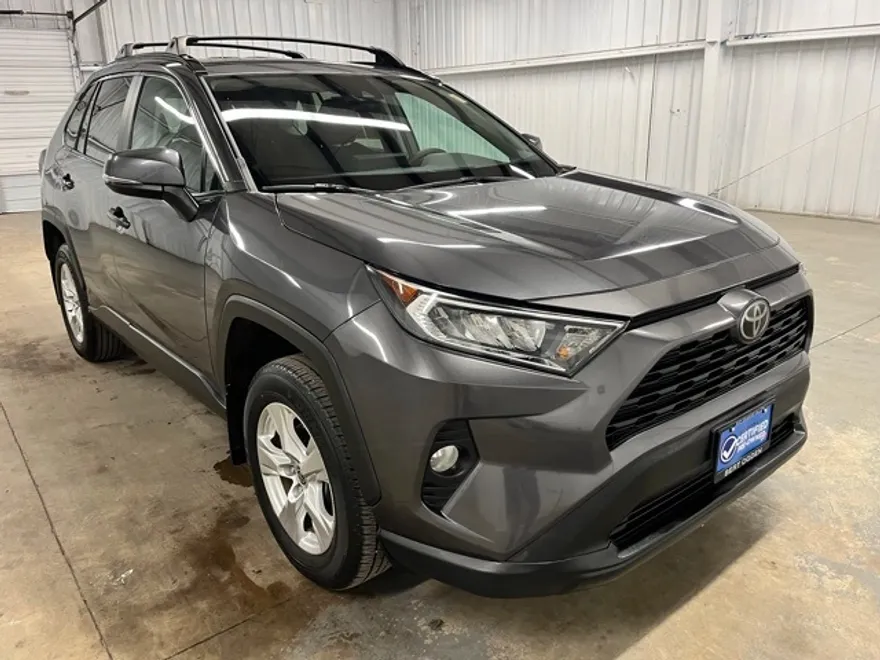 2021 Toyota RAV4 XLE photo 1