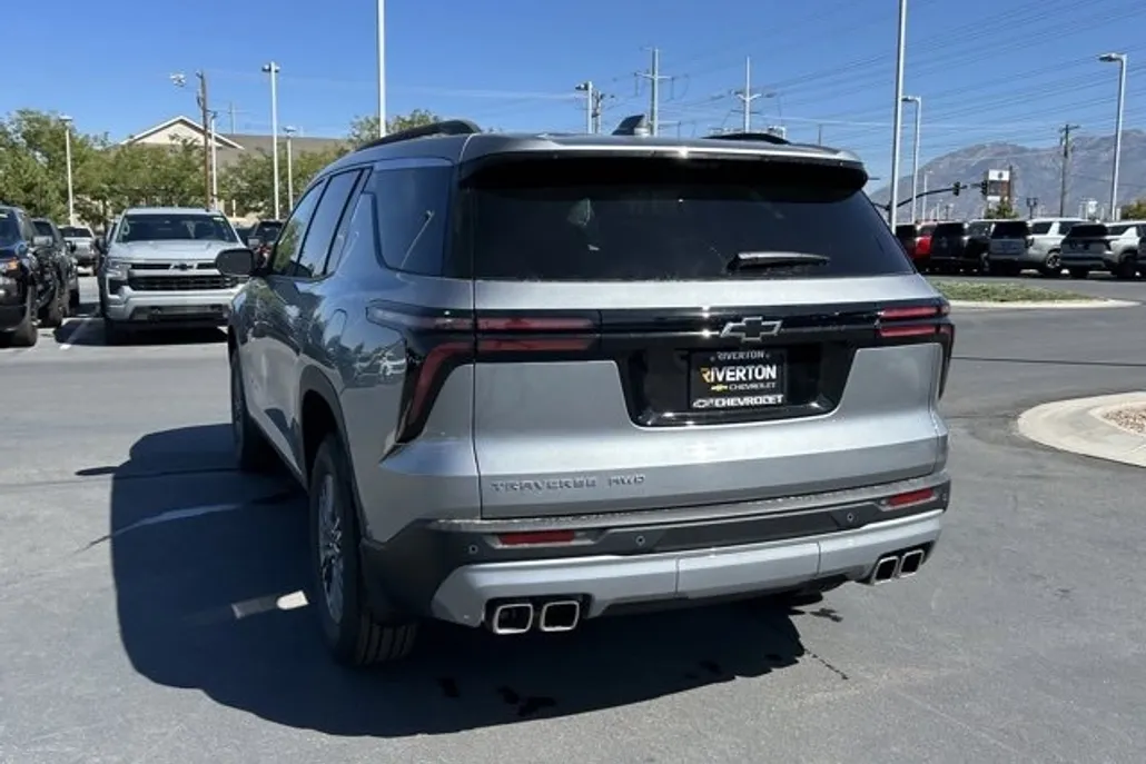 2026 Chevrolet Traverse photo 1