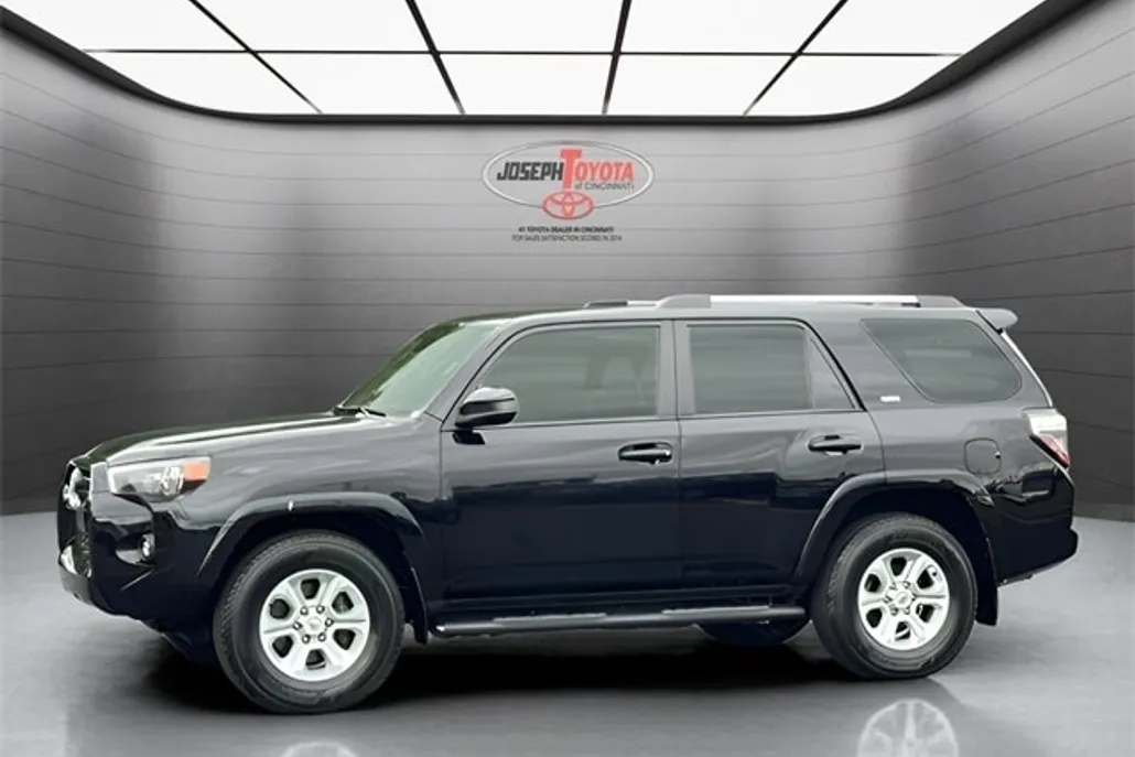 2023 Toyota 4Runner SR5 photo 1