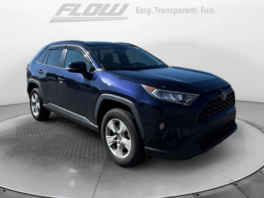 2020 Toyota RAV4 XLE photo 1