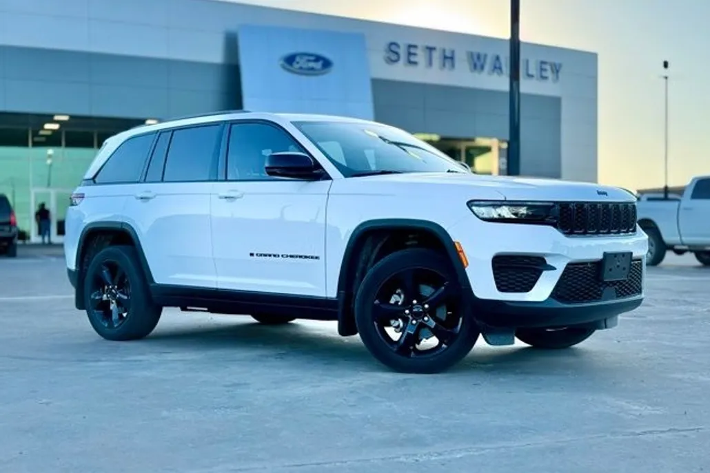 2023 Jeep Grand Cherokee Altitude photo 1