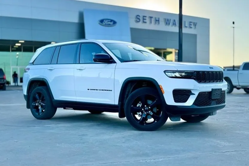 2023 Jeep Grand Cherokee Altitude photo 1