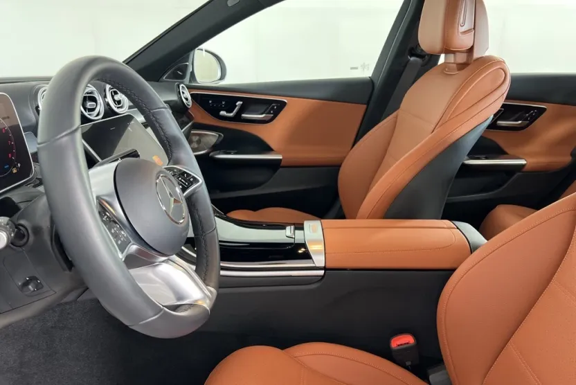 2025 Mercedes Benz C 300 4MATIC Sedan photo 1