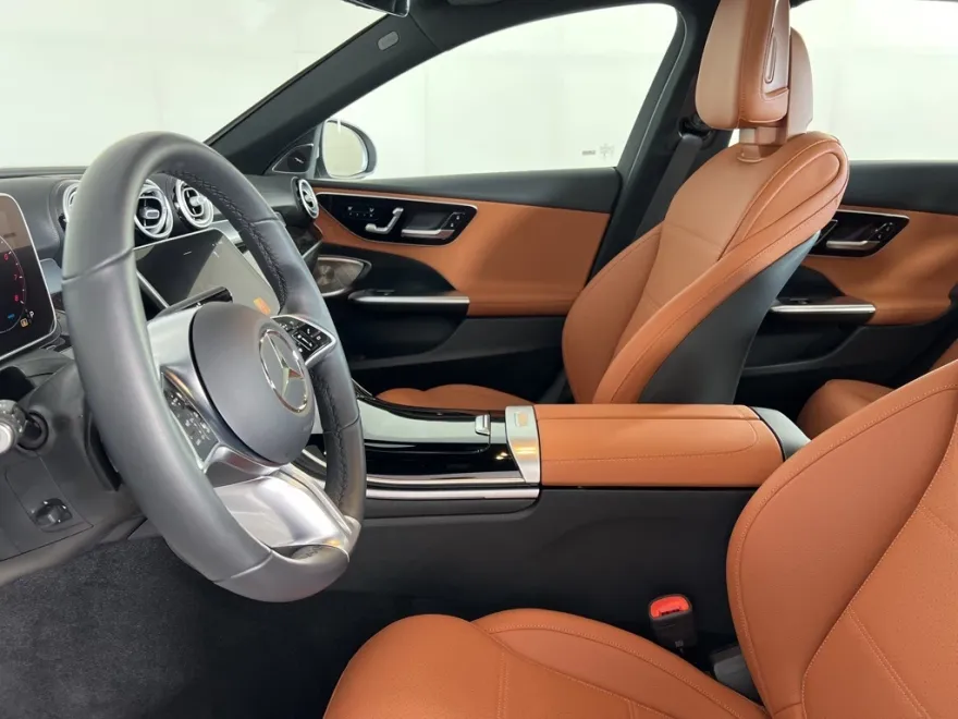 2025 Mercedes Benz C 300 4MATIC Sedan photo 1