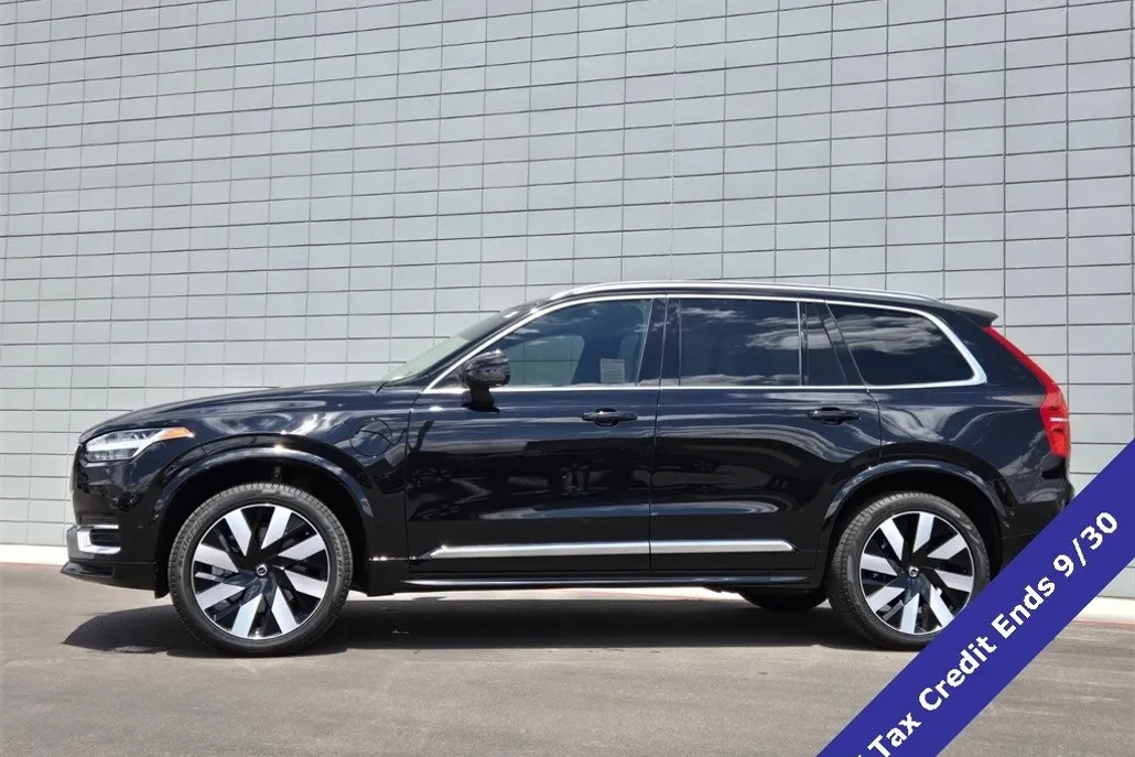 2025 Volvo XC90 T8 Plus photo 1