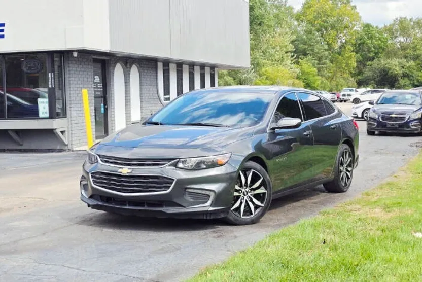 2017 Chevrolet Malibu 1LT photo 1