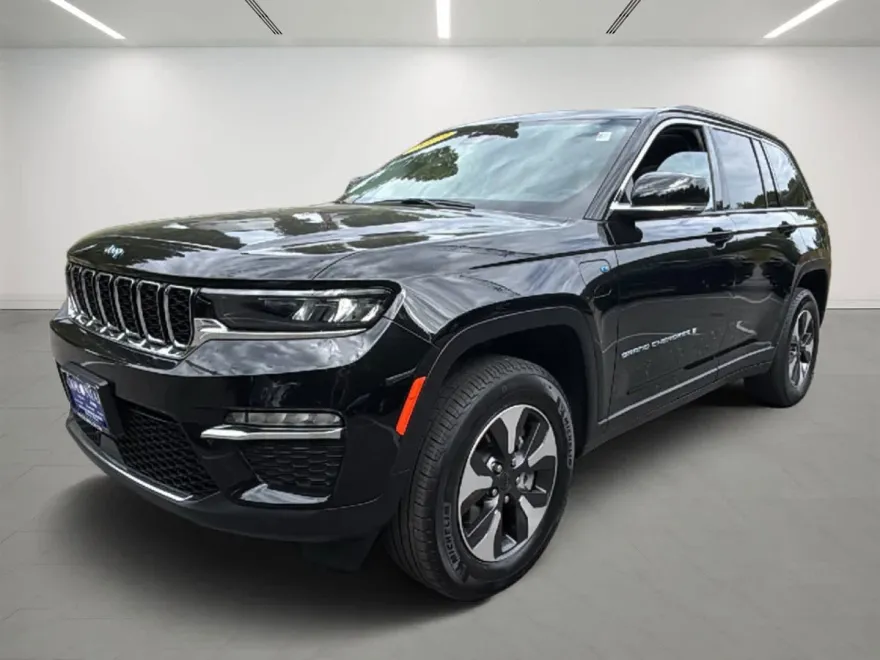 2023 Jeep Cherokee 4xe photo 1