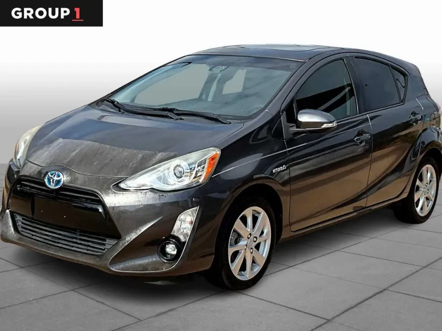 2016 Toyota Prius C Four photo 1