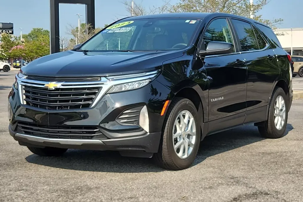 2023 Chevrolet Equinox LT photo 1