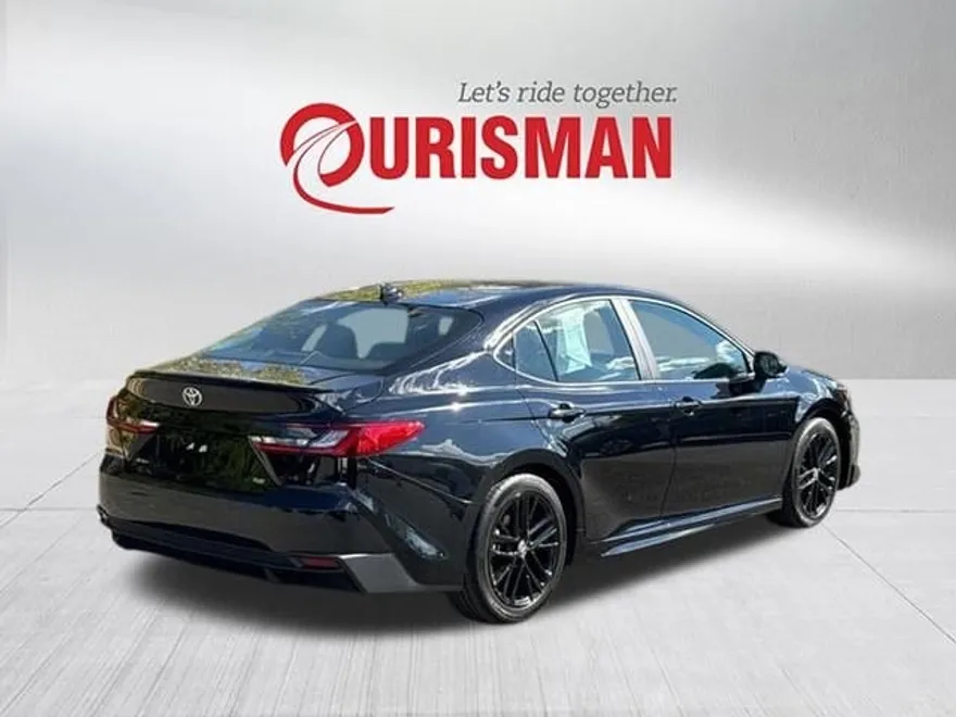 2025 Toyota Camry SE photo 1