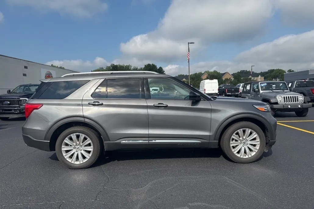 2022 Ford Explorer Limited photo 1
