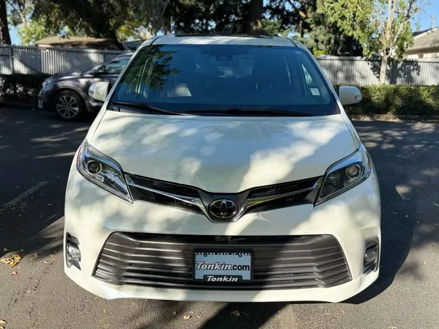 2020 Toyota Sienna Limited Premium photo 1