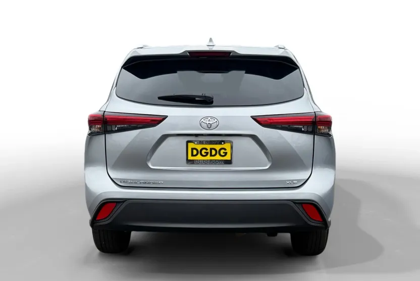 2023 Toyota Highlander XLE photo 1