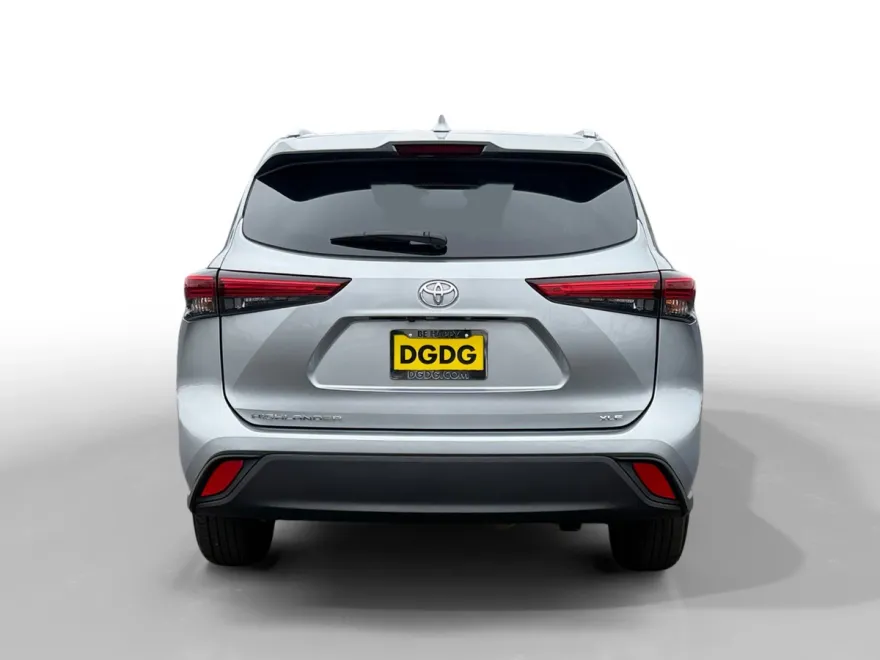 2023 Toyota Highlander XLE photo 1