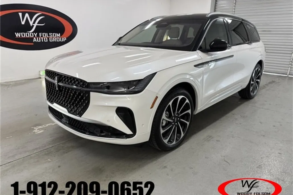 2024 Lincoln Nautilus Black Label photo 1