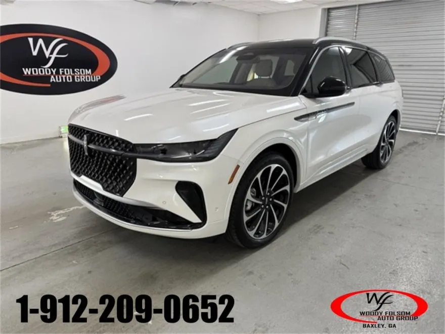 2024 Lincoln Nautilus Black Label photo 1