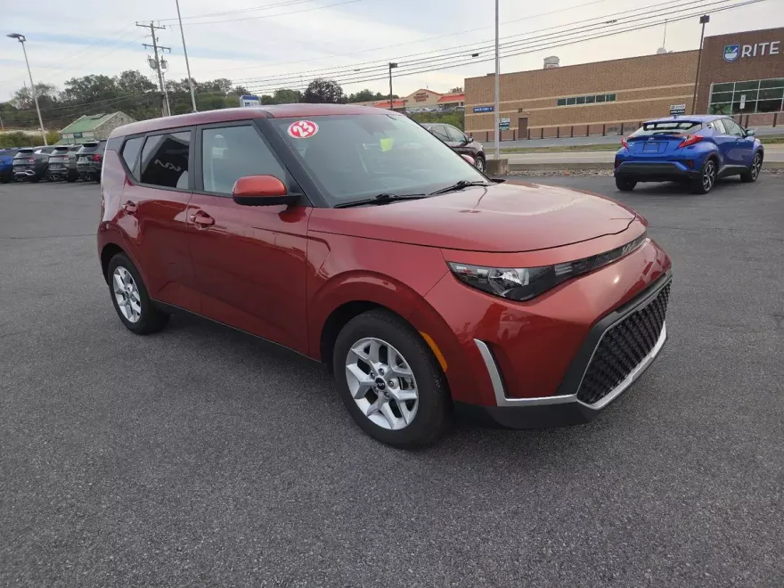 2023 Kia Soul S photo 1