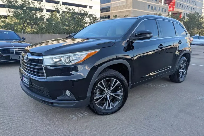 2016 Toyota Highlander XLE photo 1