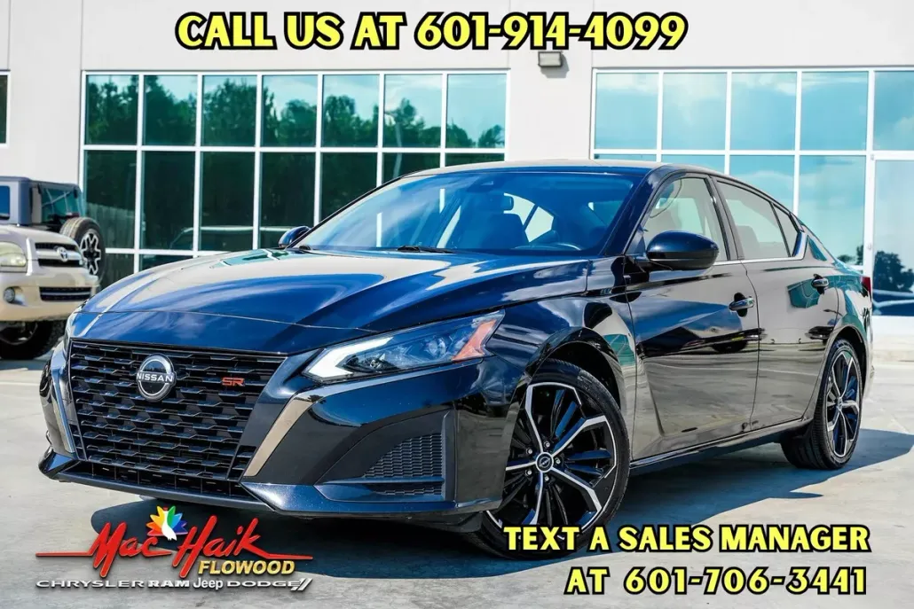 2023 Nissan Altima 2.5 SR photo 1