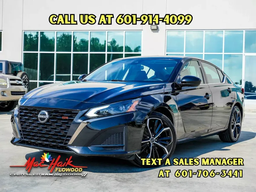 2023 Nissan Altima 2.5 SR photo 1
