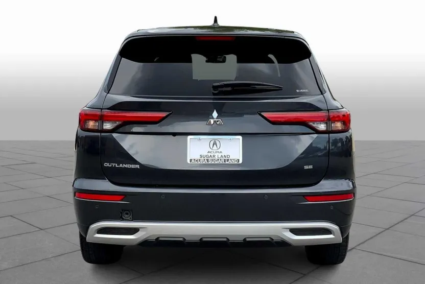 2024 Mitsubishi Outlander SE photo 1