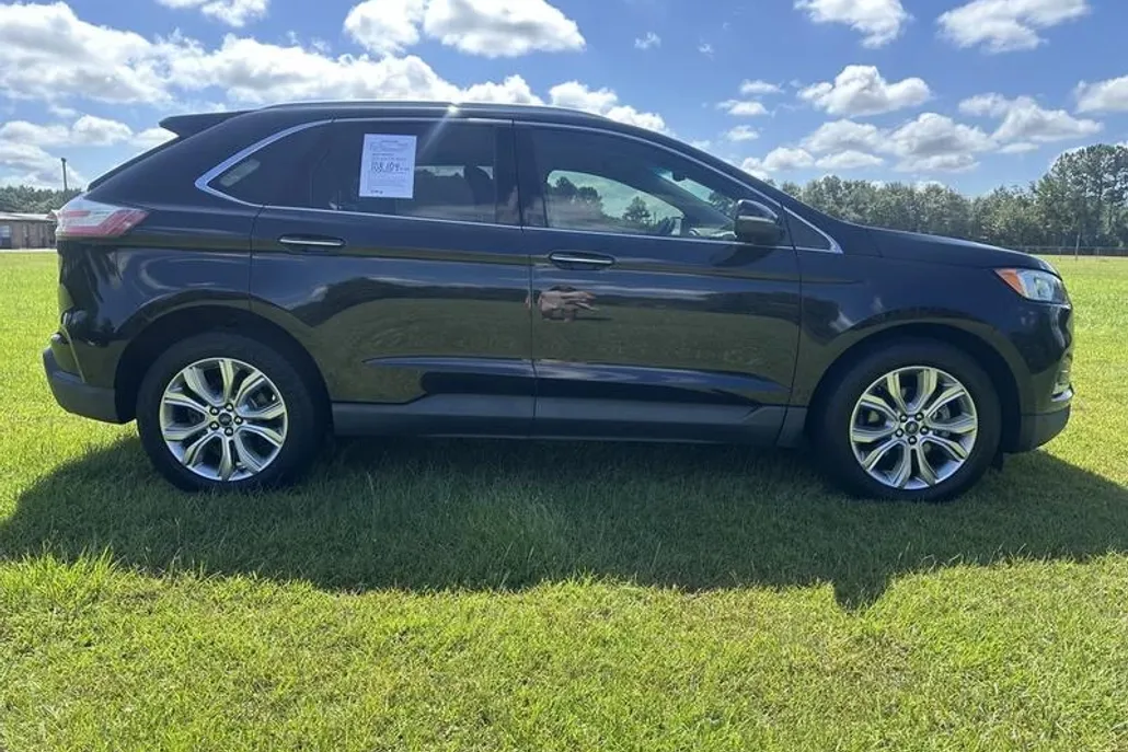 2019 Ford Edge Titanium photo 1