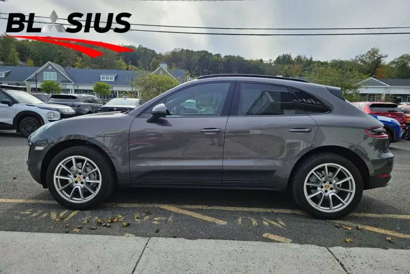 2016 Porsche Macan S photo 1