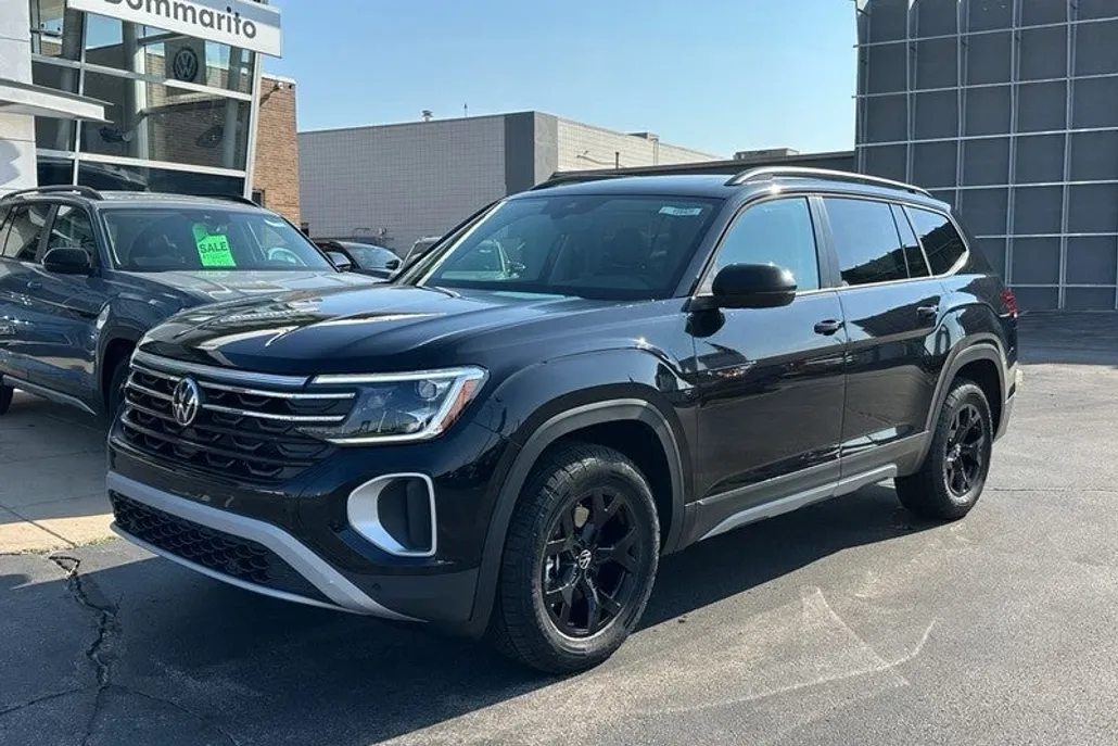 2025 Volkswagen Atlas Peak Edition SE Technology photo 1