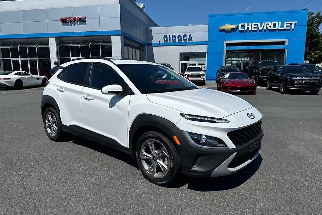 2022 Hyundai Kona SEL photo 1