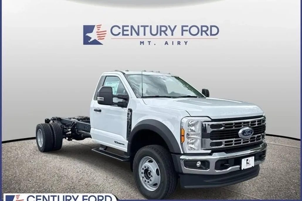 2025 Ford F-600 photo 1
