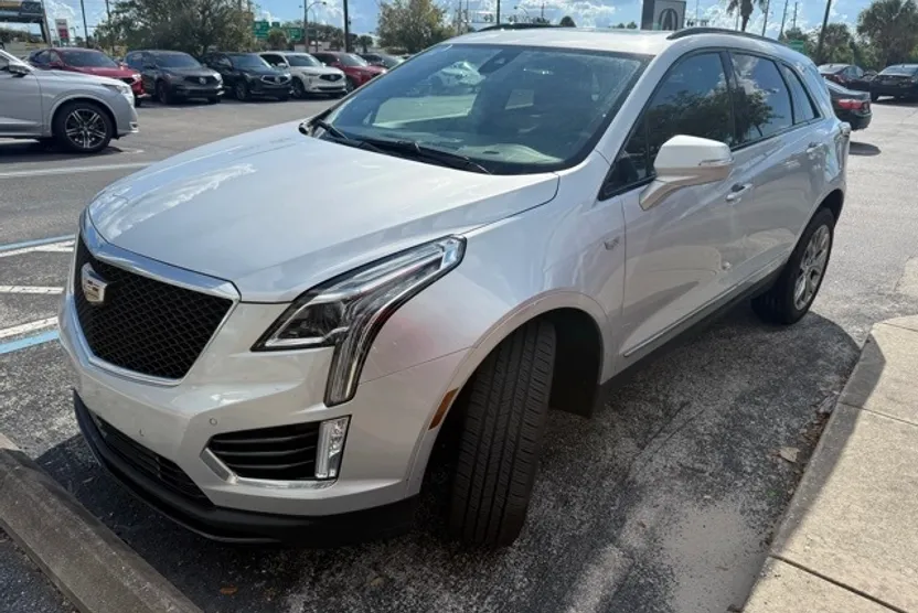 2020 Cadillac XT5 Sport photo 1