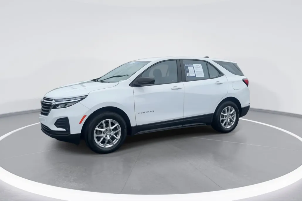 2024 Chevrolet Equinox LS photo 1