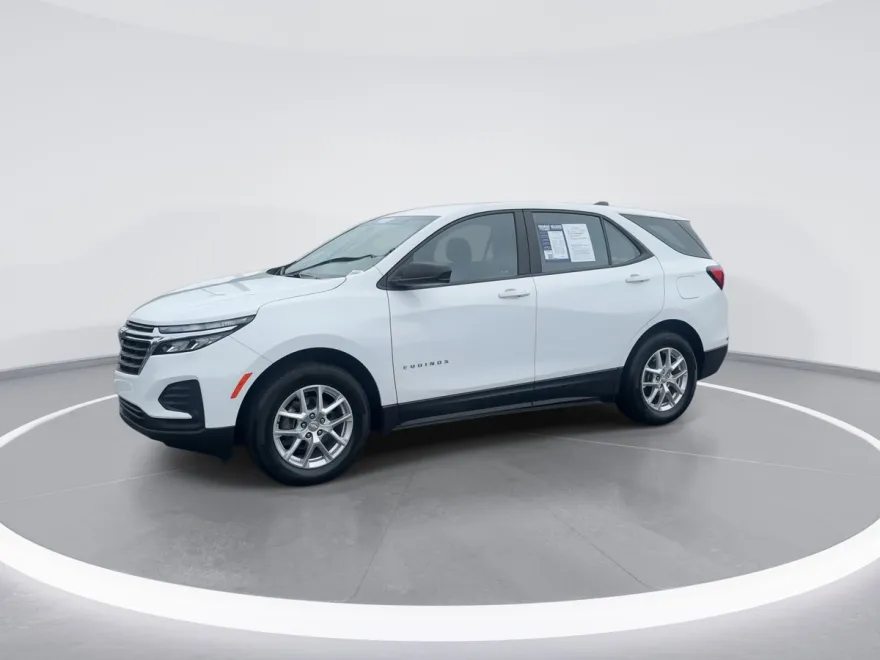 2024 Chevrolet Equinox LS photo 1