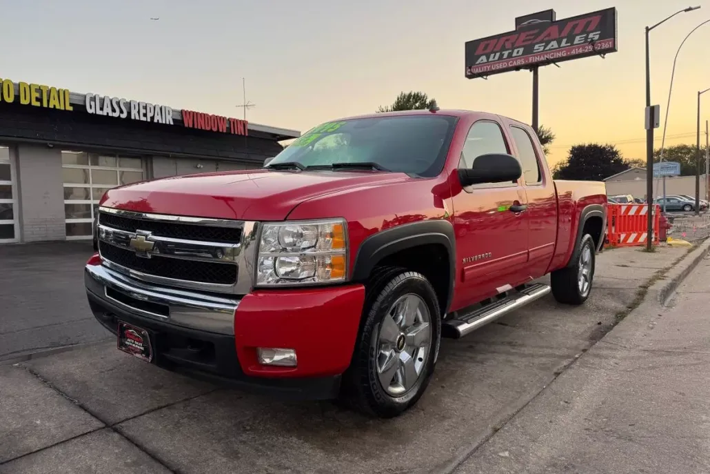 2011 Chevrolet Silverado 1500 LT photo 1