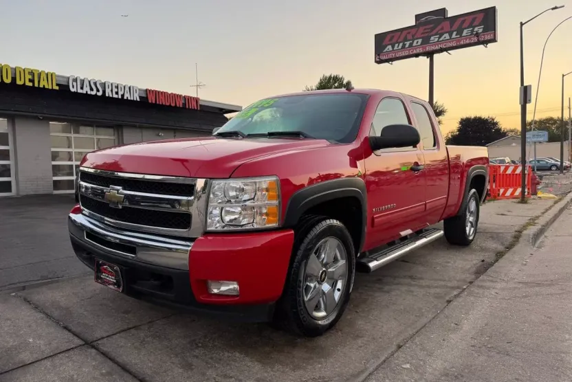 2011 Chevrolet Silverado 1500 LT photo 1