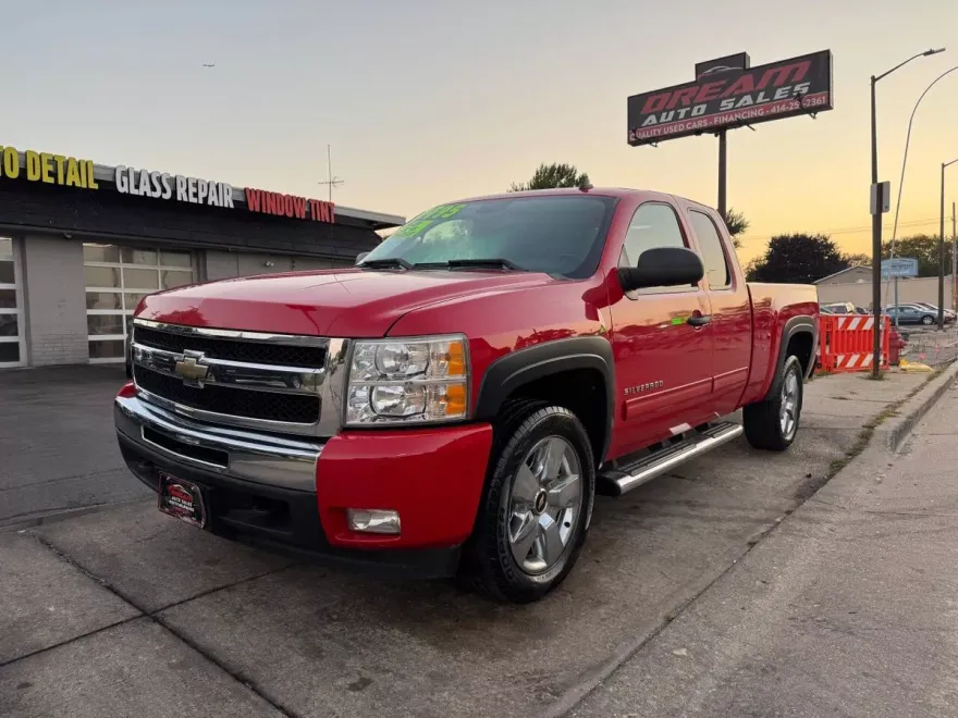 2011 Chevrolet Silverado 1500 LT photo 1