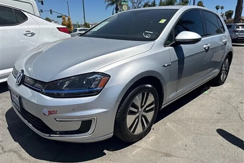 2016 Volkswagen e-Golf SEL Premium photo 1