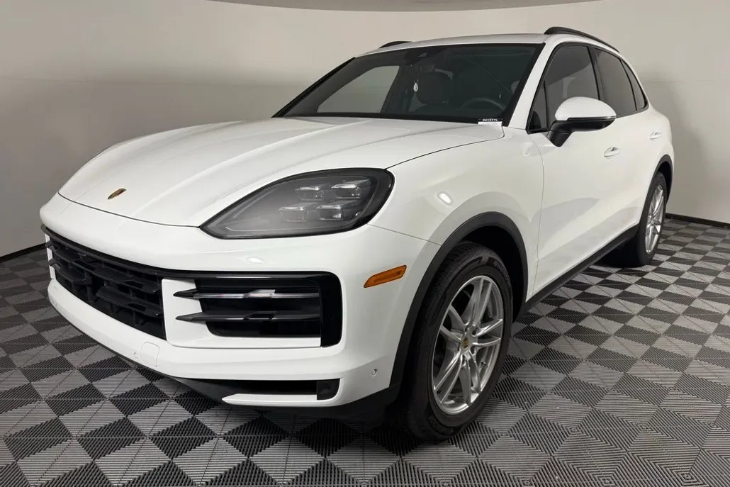 2024 Porsche Cayenne photo 1