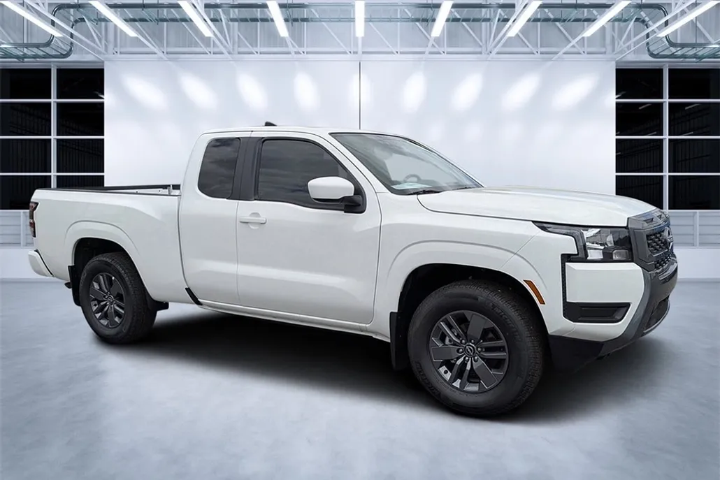 2025 Nissan Frontier SV photo 1
