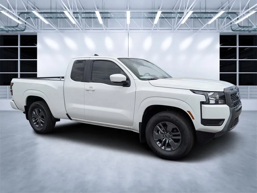 2025 Nissan Frontier SV photo 1