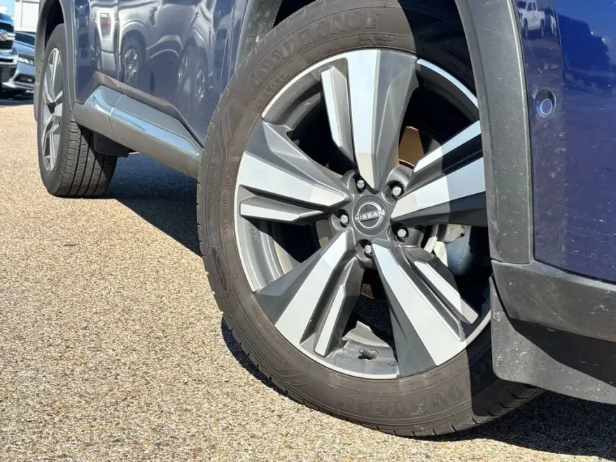 2023 Nissan Rogue SL photo 1