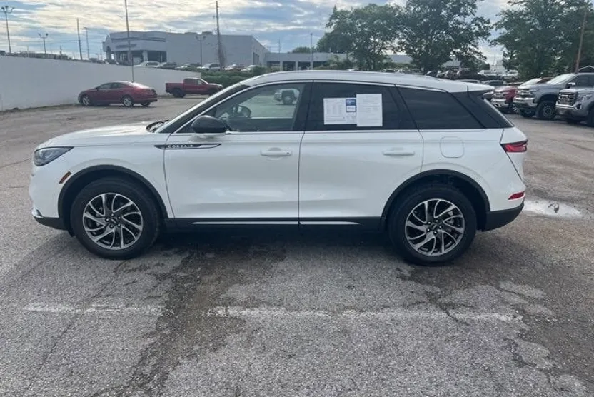 2022 Lincoln Corsair Standard photo 1
