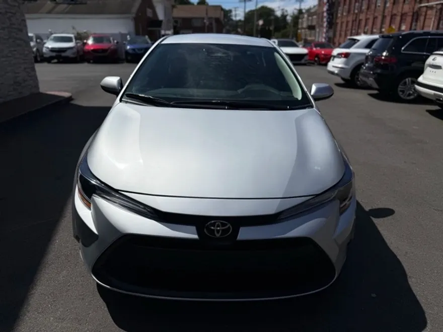 2025 Toyota Corolla LE photo 1